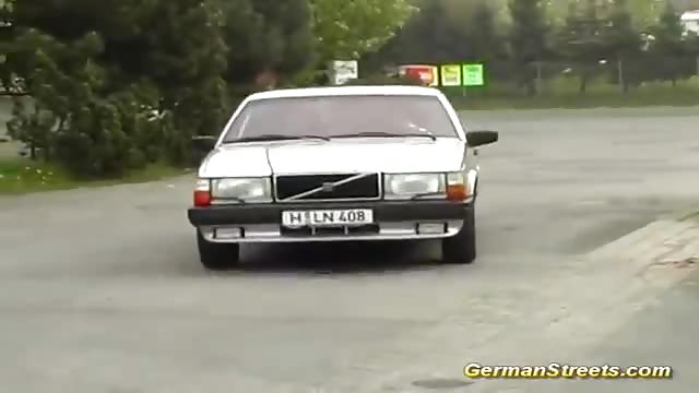 Cazzo in bocca su una vecchia Volvo