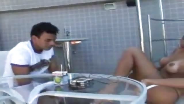 Trans succhia e scopa uno stallone